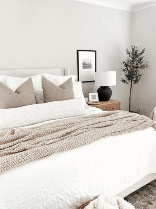 How To Make Your Bed Look Fluffy (8 Genius Ideas)