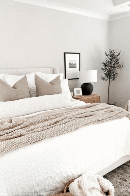 How To Make Your Bed Look Fluffy (8 Genius Ideas)