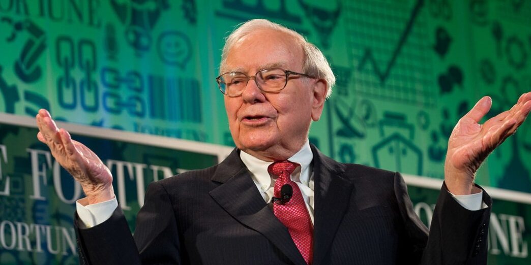 15 Investing Books Warren Buffett Recommends You Read