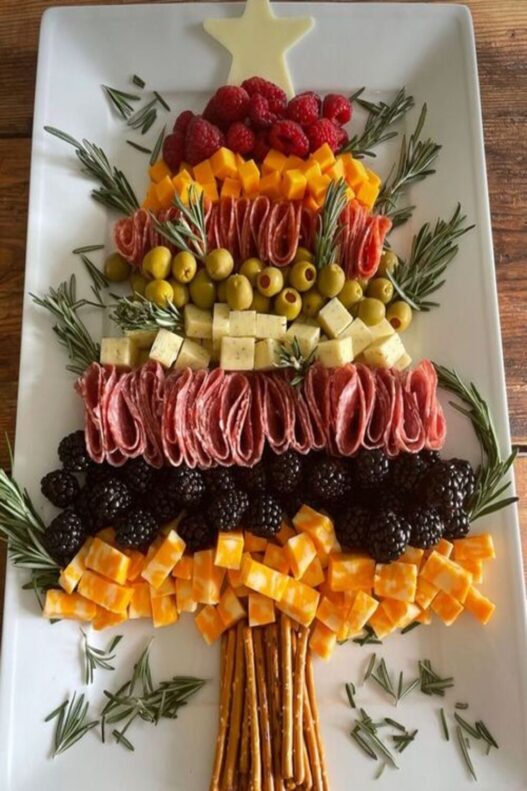 15 Christmas Charcuterie Board Ideas That’ll Steal the Show