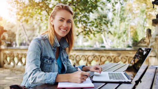 How to Get Your First Job on Upwork [Beginner's Guide]