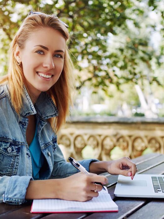 How to Get Your First Job on Upwork [Beginner's Guide]