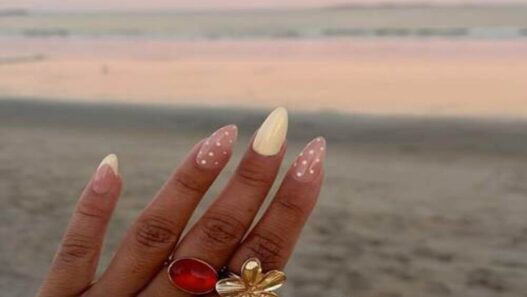 24 Vacation Nails You’ll Want to Screenshot Before Your Next Trip