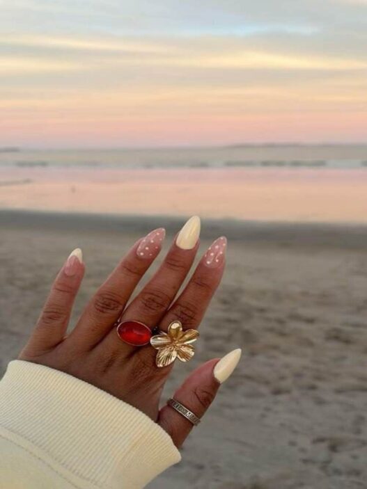 24 Vacation Nails You’ll Want to Screenshot Before Your Next Trip