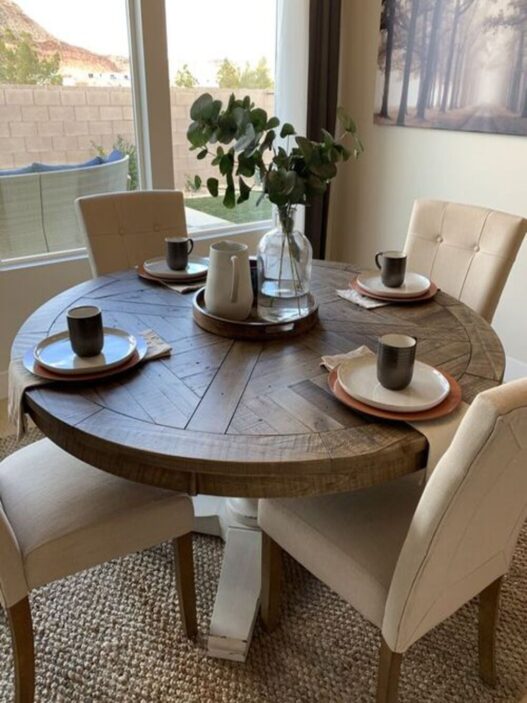 16 Round Table Centerpiece Ideas for a Beautifully Styled Table
